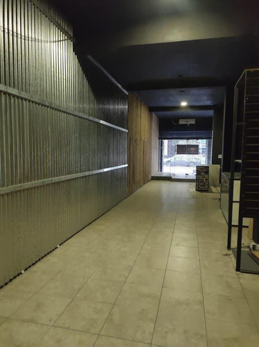 Imagen 21 de 30 de M. T. Alvear Y Uruguay. Excelente Local. Amplio Destino. Venta / Alquiler