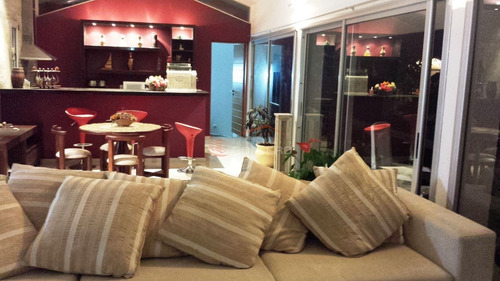 Casa En Venta Y Alquiler En Punta Del Este, Zona De Playa Mansa.- Ref: 18669
