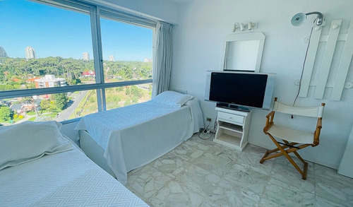 Imagen 14 de 23 de Apartamento En Venta De 3 Dormitorios En Playa Mansa (ref: Lij-5758)