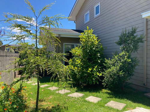 Casa De 160m2, 4d 4b, 2 Pisos, Condominio El Bayo, Valdivia