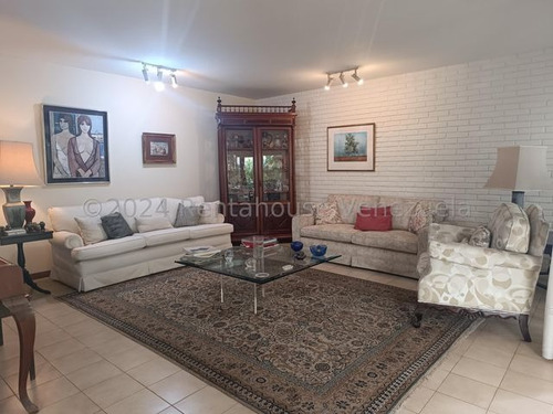 Imponente Quinta En Venta Ubicada En Chuao. 25-16410