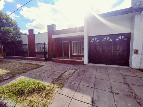 Venta Casa Americana , 4 Ambientes, Planta Baja En Castelar