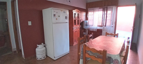Imagen 5 de 11 de Santa Teresita Tipo Casa, 1 Dormitorio Mas Altillo, Baño, Cocina Comedor, Patio, Cochera Al Frente Gas Por Garrafa