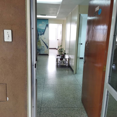 Imagen 12 de 14 de Se Alquila Oficina 126m2 Av. Lecuna