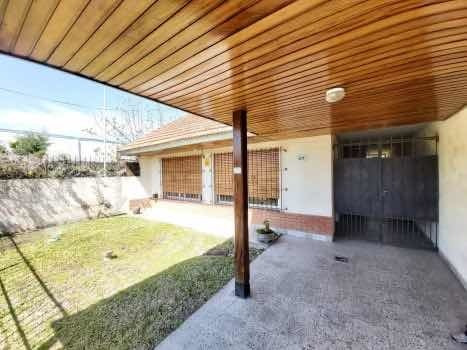 Imagen 2 de 13 de Excelente Chalet, Posibilidad De Tomar Permuta En La Costa