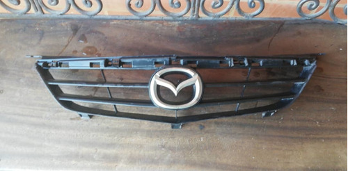 Mazda 626 2001 2002 Parrilla Con Emblima Original 