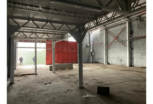 Arriendo Bodega De 325 M² En El Salto, Recoleta.