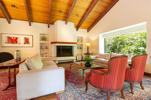 Casa En Venta De 4 Dorm. En Las Condes