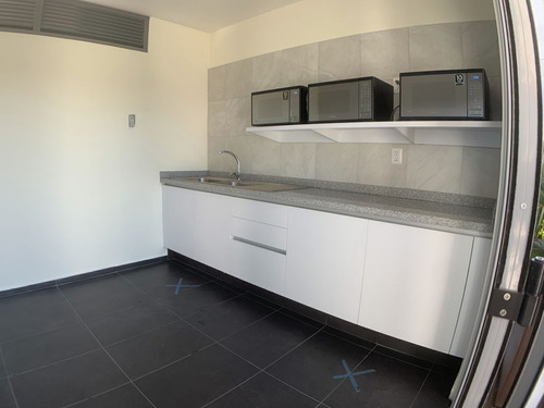 Oficina En Renta En Lomas Altas Torre Quadrata Amueblada (m2o2440)