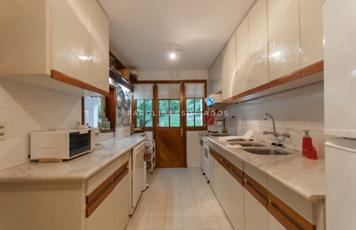 Hermosa Casa En Mansa Ideal Para Vivir Todo El Año- Ref: 2716