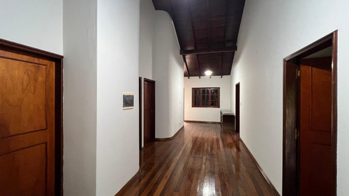 Alquilo Casa Con Piscina En Pleno Centro De Encarnación: 5 Habitaciones Y 4 Baños