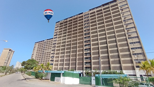 Re/max 2mil Vende Apartamento En Edif. Bartolo Doña Felipa, Av. Raul Leoni