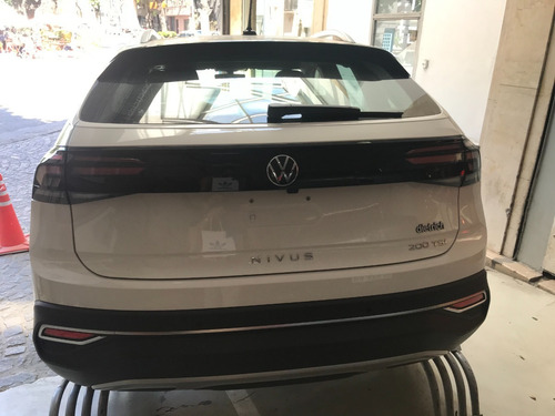 Volkswagen Nivus Confortline 200 Tsi At