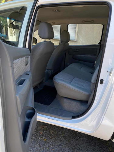Toyota Hilux 2.5 Cab Doble 4x2 2010
