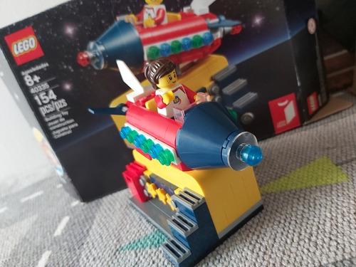 Imagen 4 de 4 de Árbol Navidad Lego Y Cohete 40335 Edición Especial