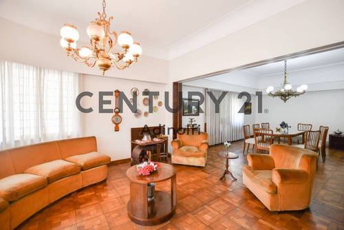 Imagen 2 de 30 de Calle 55 E/ Diag. 74 Y 14 - Casa En Venta Con Pileta Y Parque -