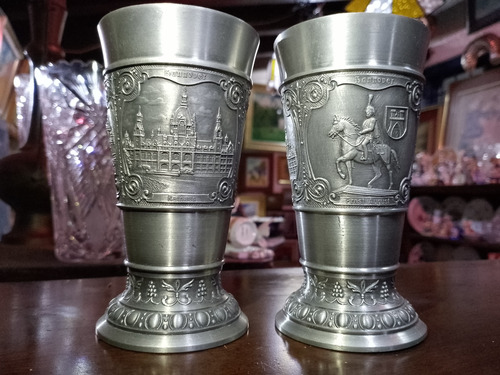 Juego De Dos Vasos De Piuter Antiguo Grabado En Muy Buen Est