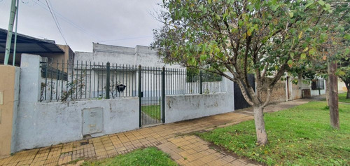 Venta - Buen Lote Con Casa 3 Amb A Reciclar. Lanus