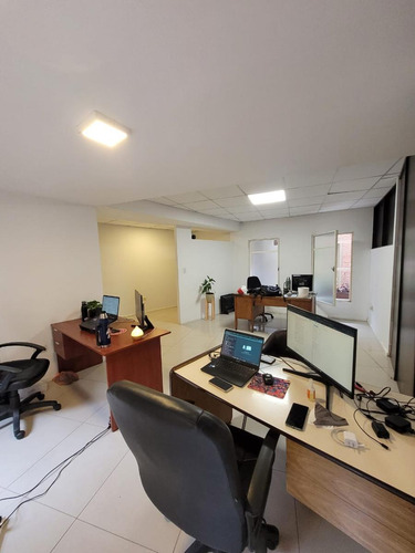 Oficina En Edificio Histórico Excelente Ubicación A Metros Plaza San Martín