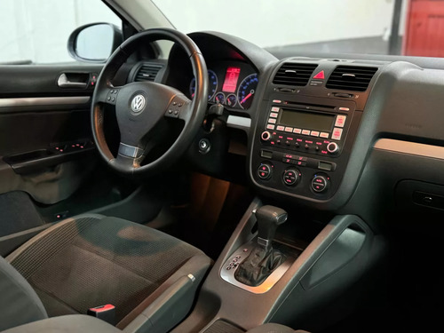 Volkswagen Vento 2.5 Advance 170cv