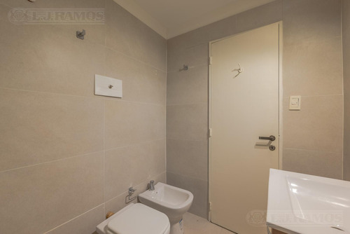 Departamento En Retiro, Monoambiente Con Baño Y Cocina Integrada, Apto Profesional! Reciclado!