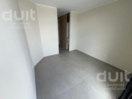 Piso 4to Con Balcon. Oportunidad En Nueva Cordoba!