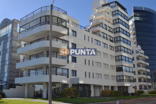 Imagen 12 de 21 de Apartamento En Playa Mansa A La Venta