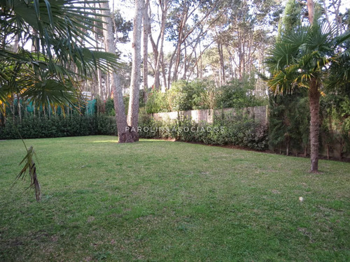 Casa En Venta De 5 Dormitorios En Montoya, Punta Del Este.