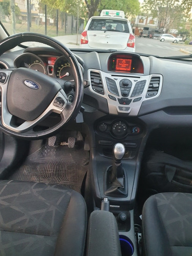 Imagen 10 de 12 de Ford Fiesta Kinetic Design 1.6 Design 120cv Titanium