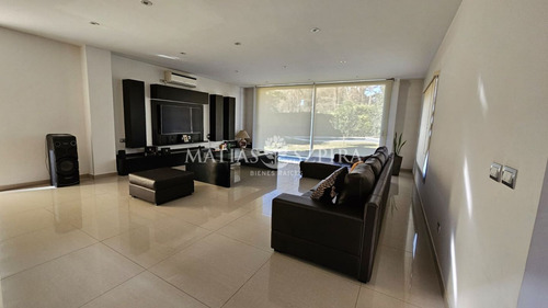 Hermosa Casa 4 Ambientes Estilo Minimalista En Parque Leloir