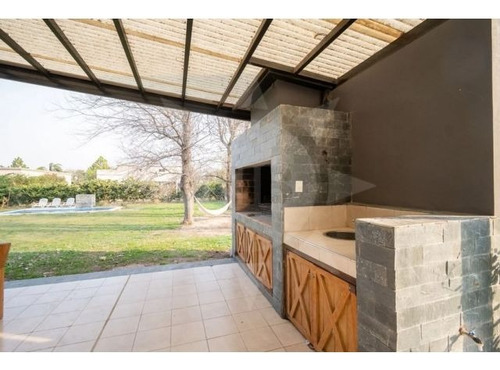 Casa En Venta, 4 Dormitorios, Aires Del Llano