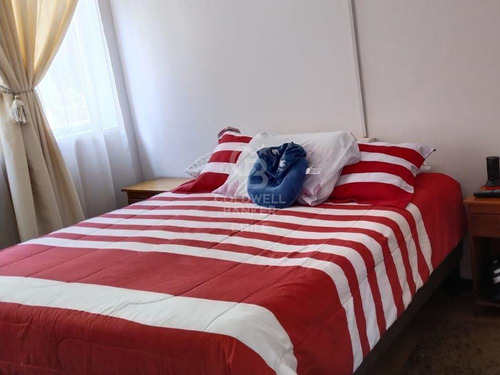 Casa Centro De Quilpué Con Amplios Espacios