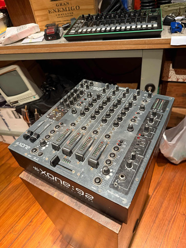 Alquiler/rental Mixer Allen & Heath Xone 92