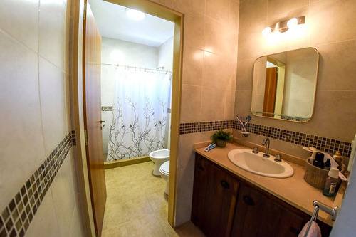 Venta ! Casa Con Pileta En Barrio Las Acequias