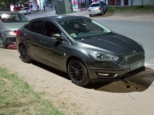 Ford Focus III 2.0 Sedan Titanium Mt