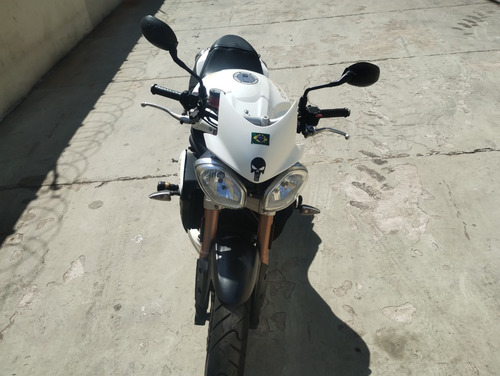 Moto Triunph Speed Triple 1050i 14