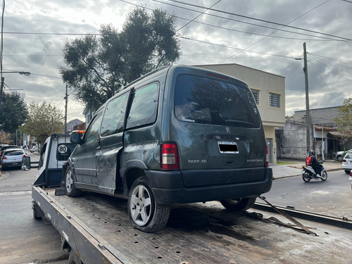 Peugeot Partner Patagónica Volcada