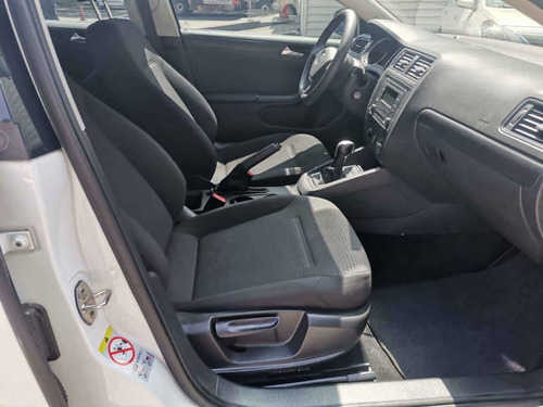 Imagen 13 de 15 de Volkswagen Jetta 2015 4p L4/2.0 Aut