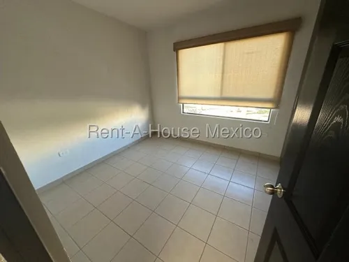 Rincones Del Marques, Renta - Casa Con 3 Recámaras 1 En Planta Baja, Sala De Tv | Air