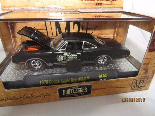 Perudiecast M2 Machines Dodge Super Bee Hemi 1970 Esc. 1:64