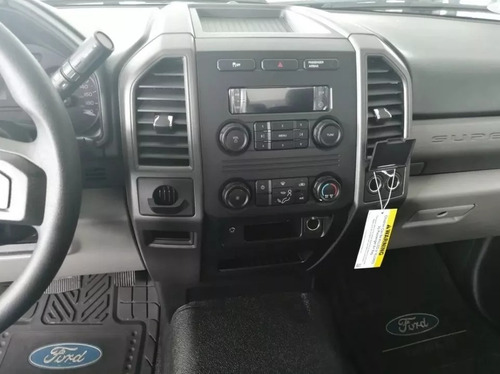 Imagen 9 de 10 de Ford F350 Super Duty 2022