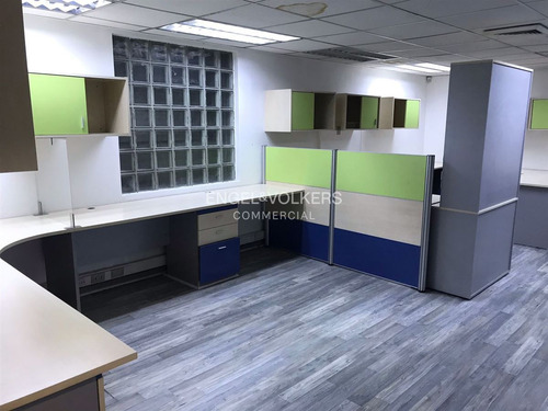 Arriendo Amplisima Oficina Amoblada En Edificio Boutique