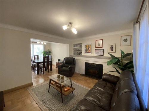 Casa En Venta De 3 Dorm. En Las Condes