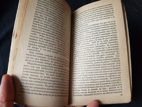 Carmilla Sheridan Le Fanu Relato De Vampiros Angria (Usado)