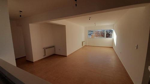 Venta Departamento 2 Dormitorios En Jujuy Al 300. Nqn Capital.