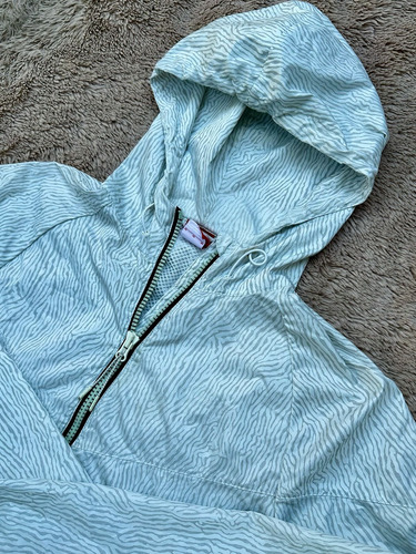 Chamarra Nike Windrunner Talla M Slim Packbable (Usado)