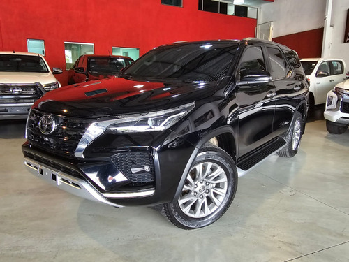 Toyota Hilux SW4 2.8 D-4D TURBO DIESEL SRX 7L 4X4 AUTOMÁTICO