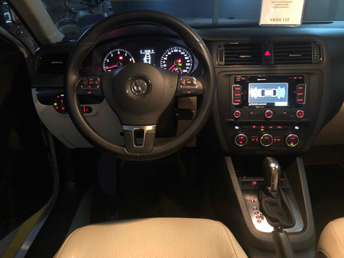 Imagem 2 de 15 de Volkswagen Jetta 2013 2.0 Comfortline Flex 4p Automática