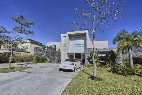 Imagen 2 de 30 de Venta | Casa Con 4 Dormitorios Más Dependencia | Lote Al Agua | El Golf