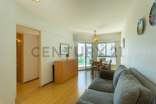 ¿buscas Vista Al Rio? Este Es Tu Departamento. Salta 1234, Rosario